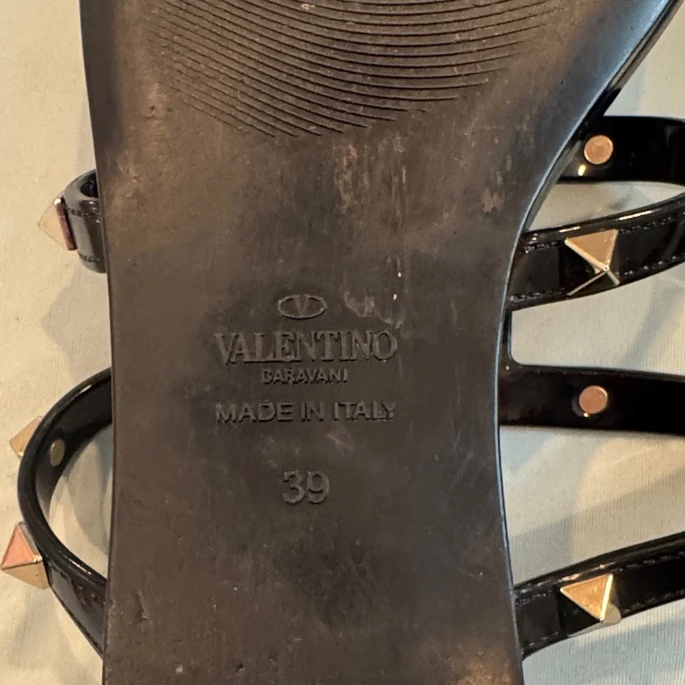 Valentino Garavani Rockstud T-Strap Flat Slide Sandals
